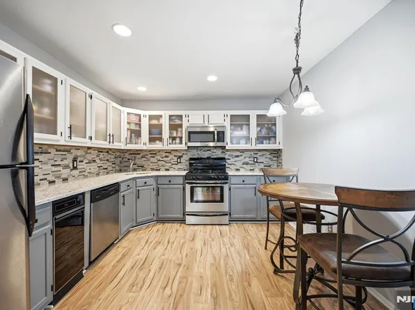 1204 Sycamore Ln, Mahwah, NJ 07430