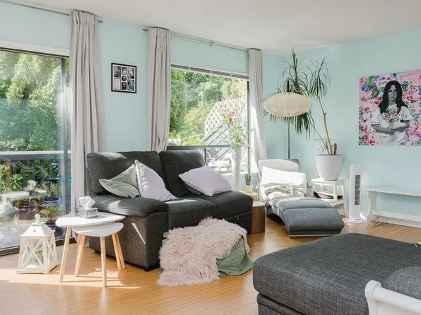 623 Farnham Rd, Gibsons, BC V0N 1V8