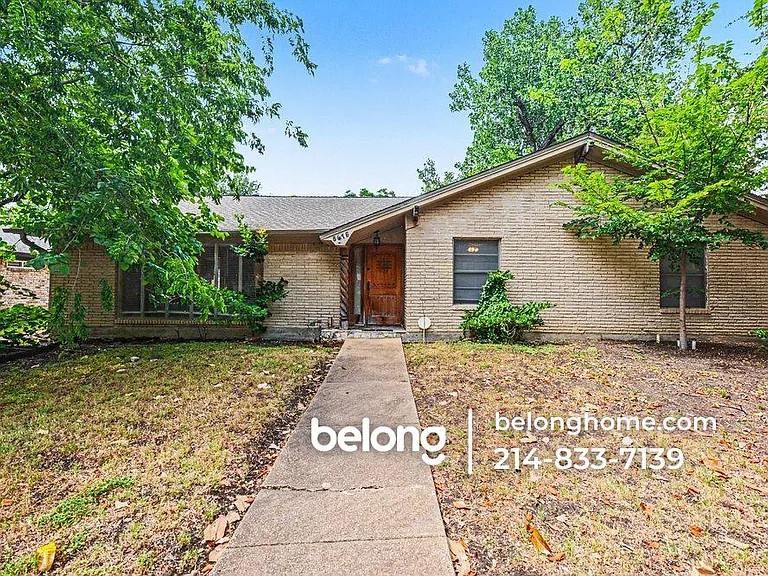 8615 Skyline Dr — Photo 1