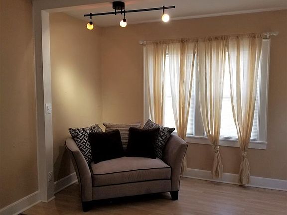 5th image of 527 W Clinton St