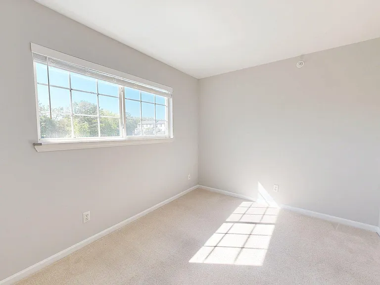 1908 Lindsay Ln — Photo 12