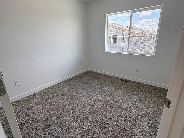 486 S 700 W — Photo 19
