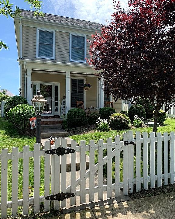  FRONT W/ FENCED YARD