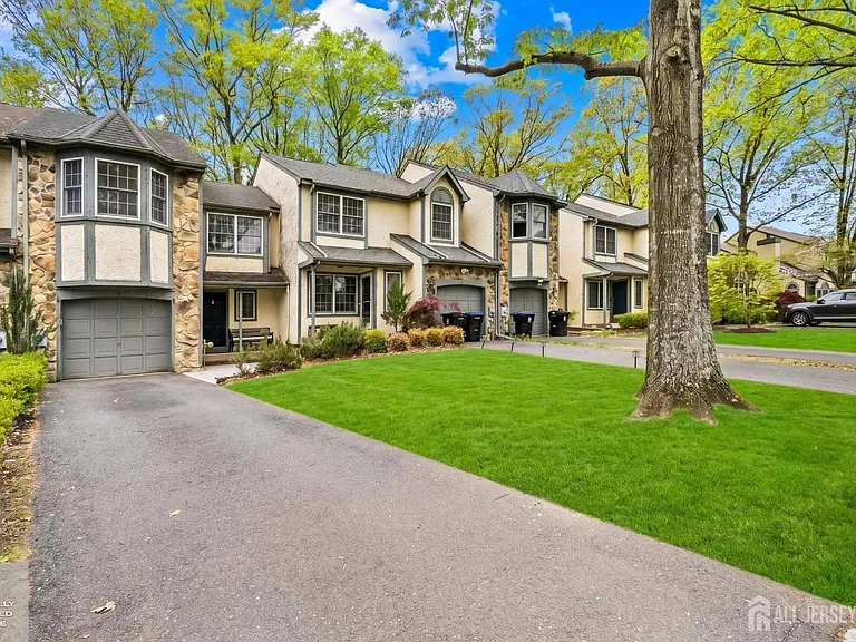 3 Dorchester Dr — Photo 58