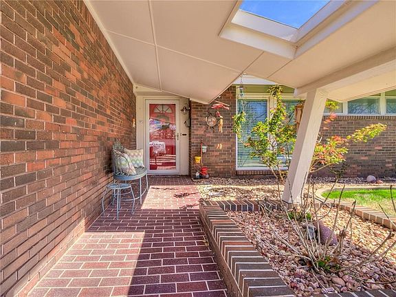 4th image of 2808 N Holloway Ave