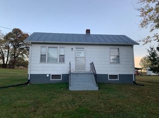 1028 Frog Ln, Vinton, VA 24179