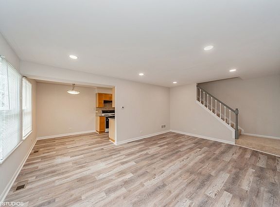 3rd image of 410 Tanglewood Ct