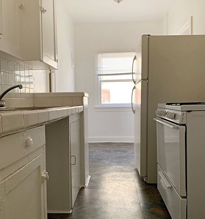 1st image of 1621 N Mariposa Ave #100