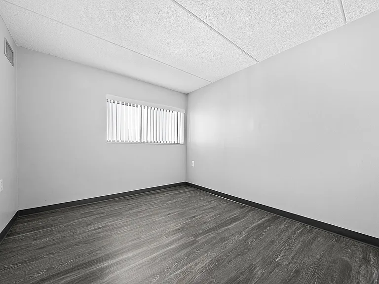 Amy Lowell Apartments — Photo 10
