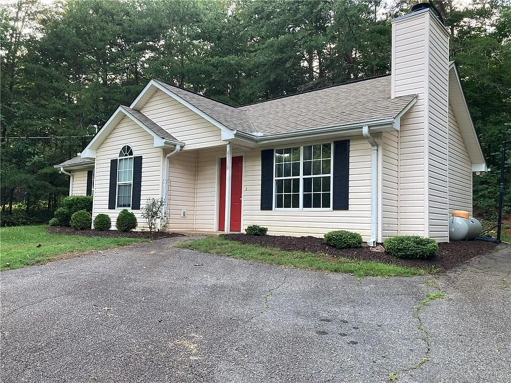 3 bed, 2.0 bath, 1052 sqft, $1,850 — Photo 3