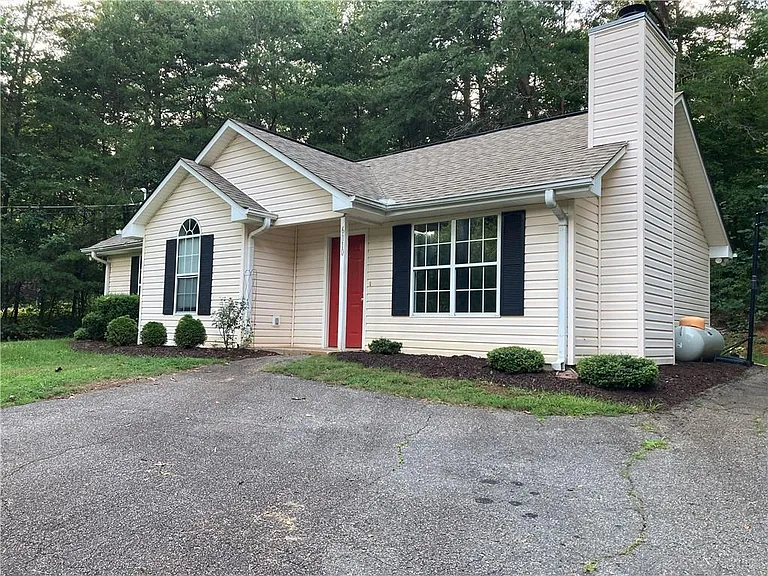6110 Lakeside Ct — Photo 3