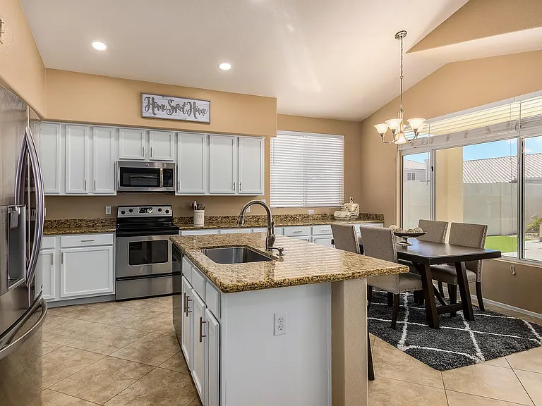 7269 W Robin Ln — Photo 8