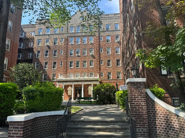 141-25 Northern Boulevard image 1 of 17