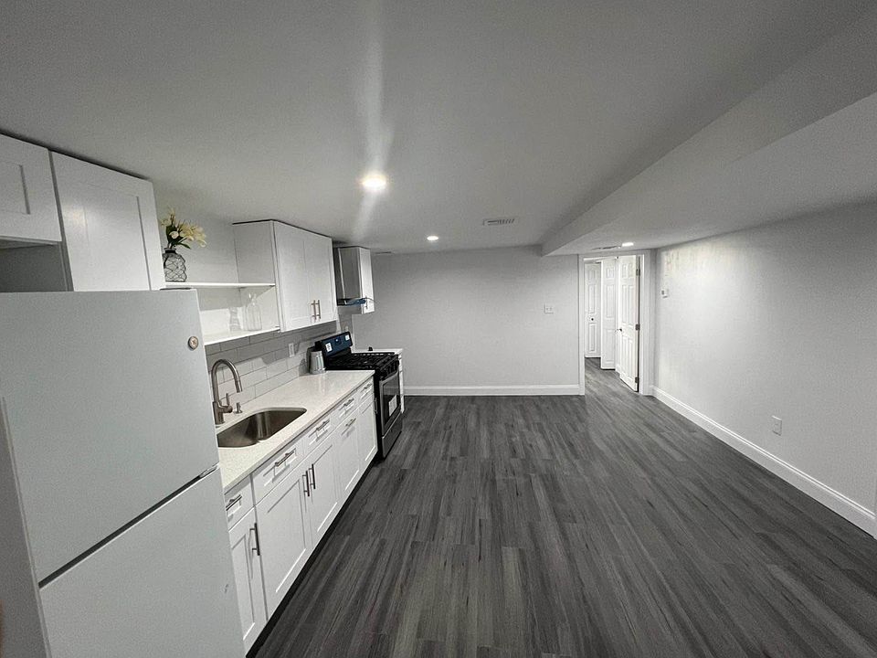 2nd image of 439 Harrison St