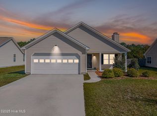 204 Red Carnation Dr, Holly Ridge, NC 28445