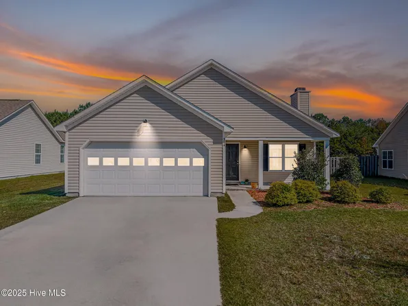 204 Red Carnation Drive, Holly Ridge, NC 28445