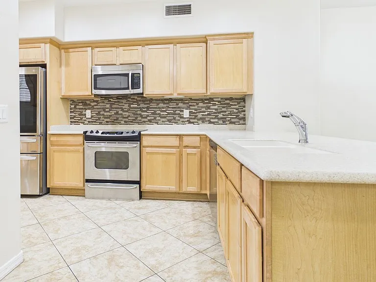 2130 W Hunter Ct #141 — Photo 6