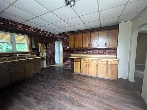 5th image of 133 Whyel Ave