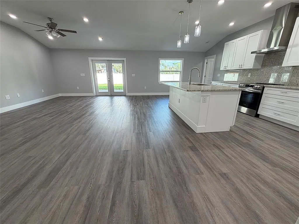 4 bed, 2.0 bath, 1924 sqft, $2,600 — Photo 4