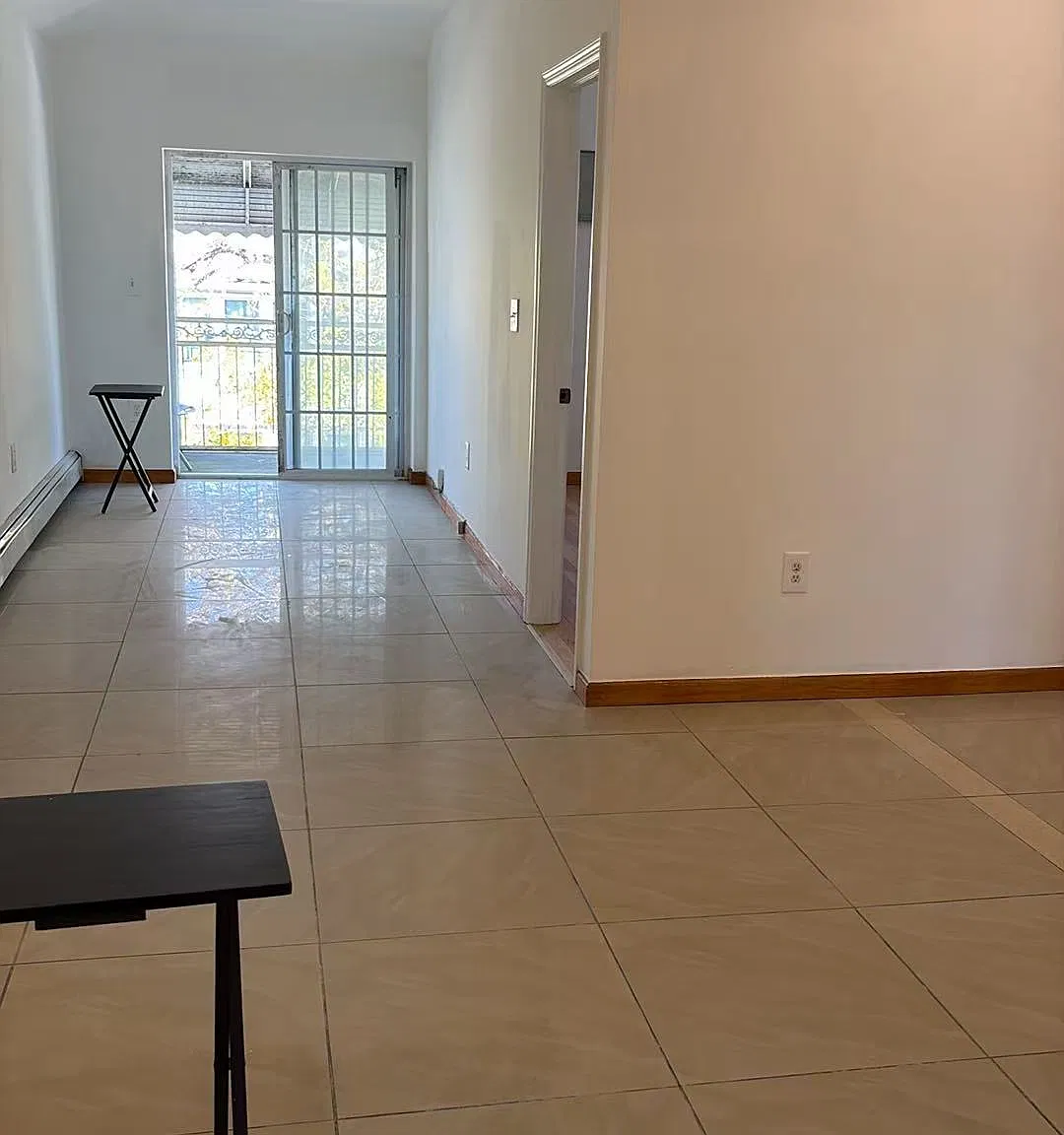 3 bed, 950 sqft, $2,300 — Photo 1