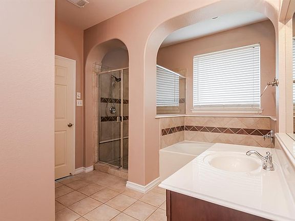 4th image of 504 N Waterford Oaks Dr