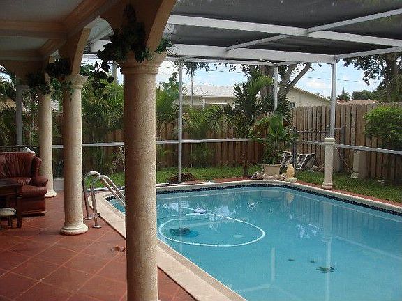 Diamond brite sceened in pool