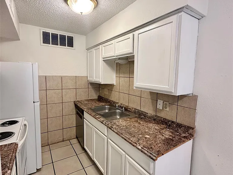 4322 Gillis St #106 — Photo 5