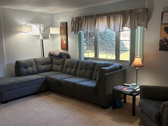5th image of 930 17th St APT 14