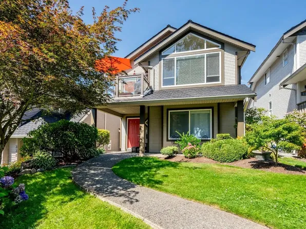 336 E 26th St, North Vancouver, BC V7N 1B1