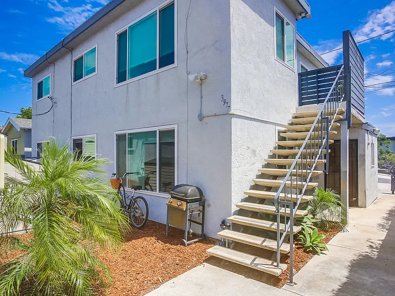 3977 Ingraham St #B — Photo 3