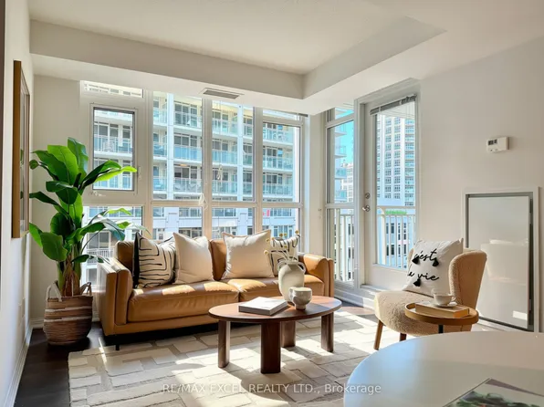 35 Bastion St #720, Toronto, ON M5V 0C2