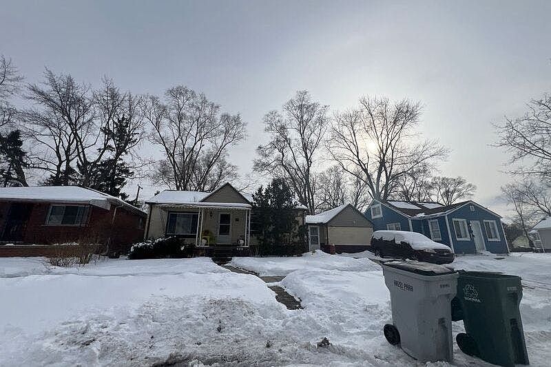 1st image of 409 W Hayes Ave