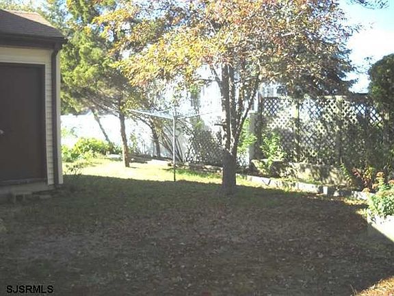 2nd image of 207 Victoria Ln