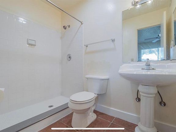 4th image of 501 W Rosewood Ln #501