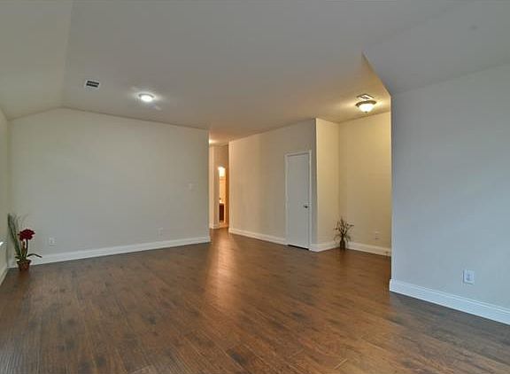 4th image of 2827 Park Springs Dr