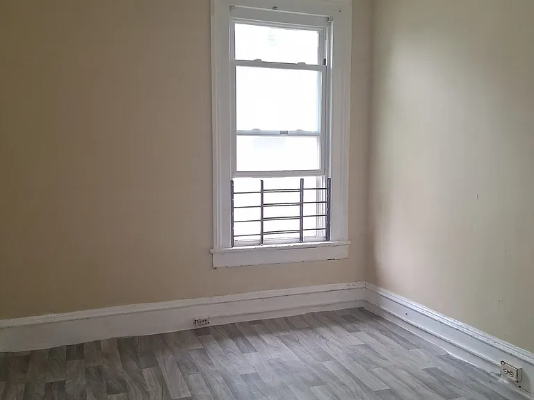 137 Sherwood Ave — Photo 8