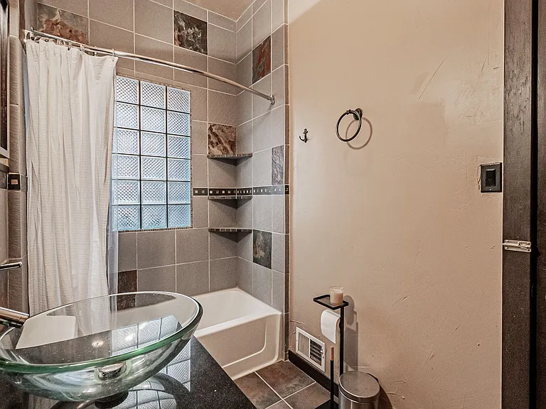 908 S Washington St — Photo 13