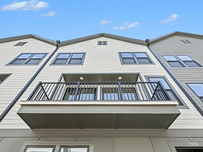 7920 Sansom Cir — Photo 31