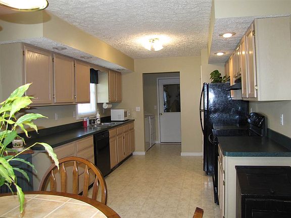 5th image of 420 S Bradley Dr