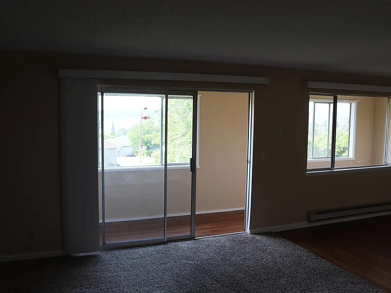 2131 E 19th St #4 — Photo 15