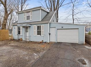 1034 Whitlock Rd, Rochester, NY 14609