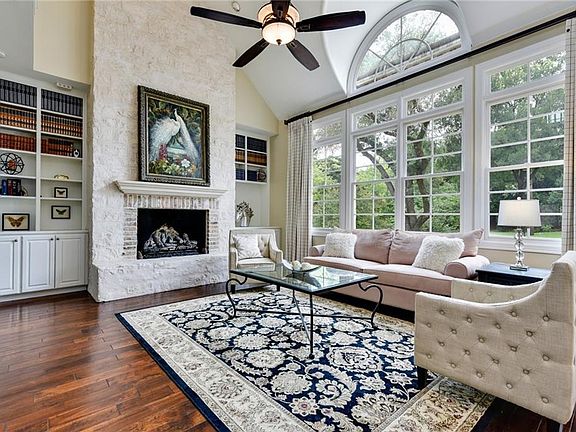 2nd image of 107 Parkwood Ct