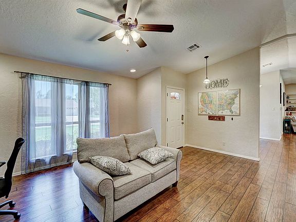 5th image of 4604 NE Dearborn Ave