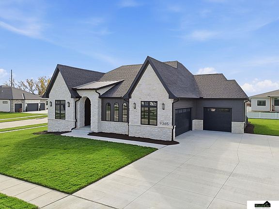 3rd image of 9365 Castle Pine Dr
