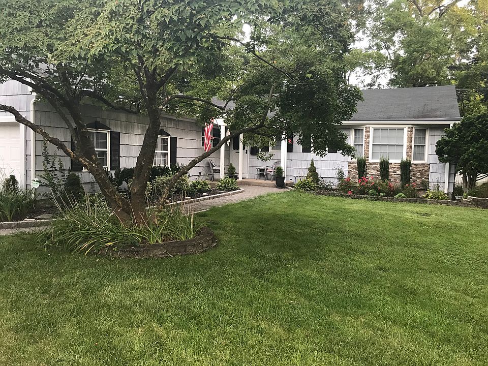 1st image of 104 Foxdale Ln
