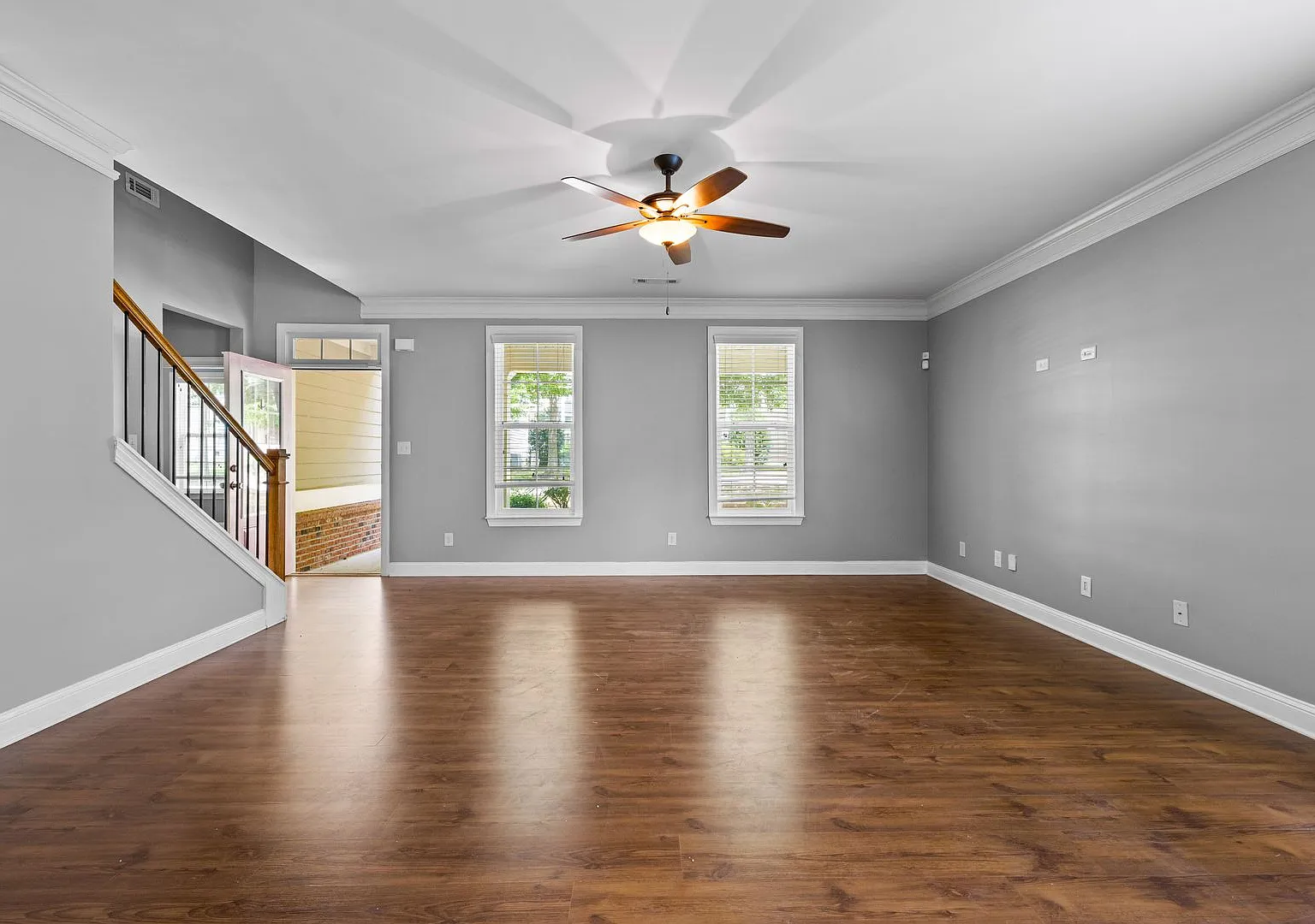 Spacious 5BR Home Walkable to Downtown Fayetteville — Photo 4