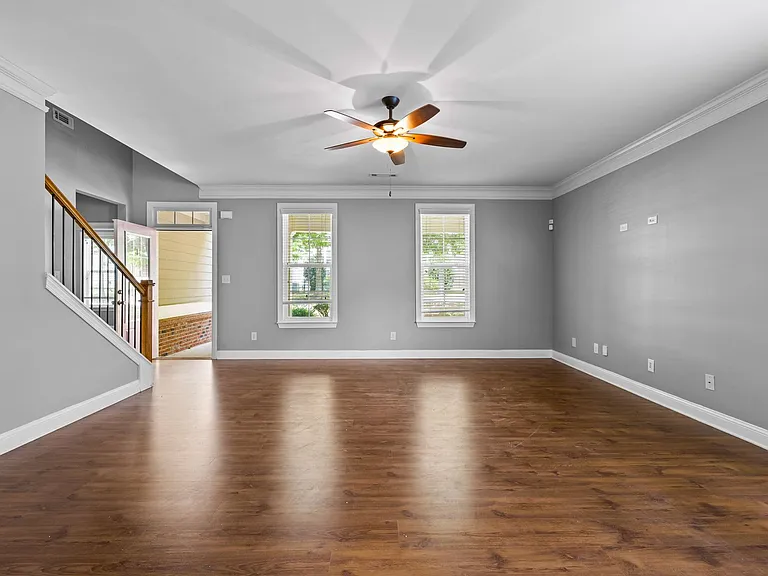175 Colonial Ct — Photo 4
