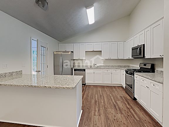 3rd image of 638 Glendale Forest Dr
