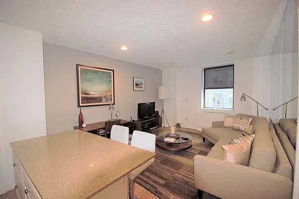 Rented by Global Realty Opportunities | media 33