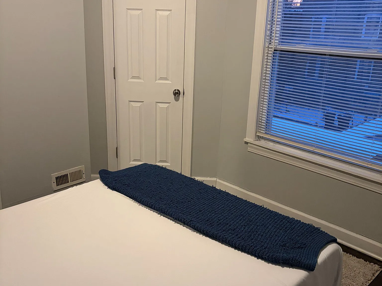 4 bed, 2.0 bath, 1800 sqft, $910 — Photo 2